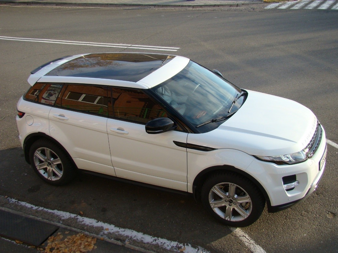 Новый Range Rover Evoque – яркий пример авто с панорамной крышей